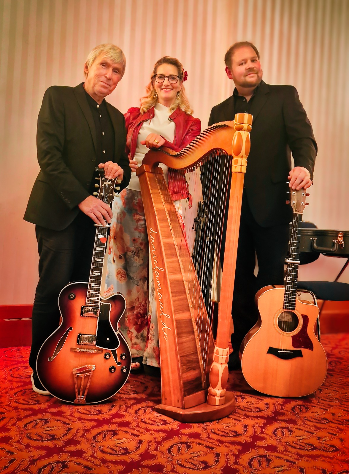 Daniela Maul mit Dietmar und Achim, Gitarren und Harfe